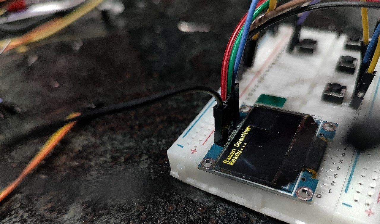 ESP32 802.11 Deauth Hardware Device Running with OLED Screen by Raman Tondro (رامان تندرو)
